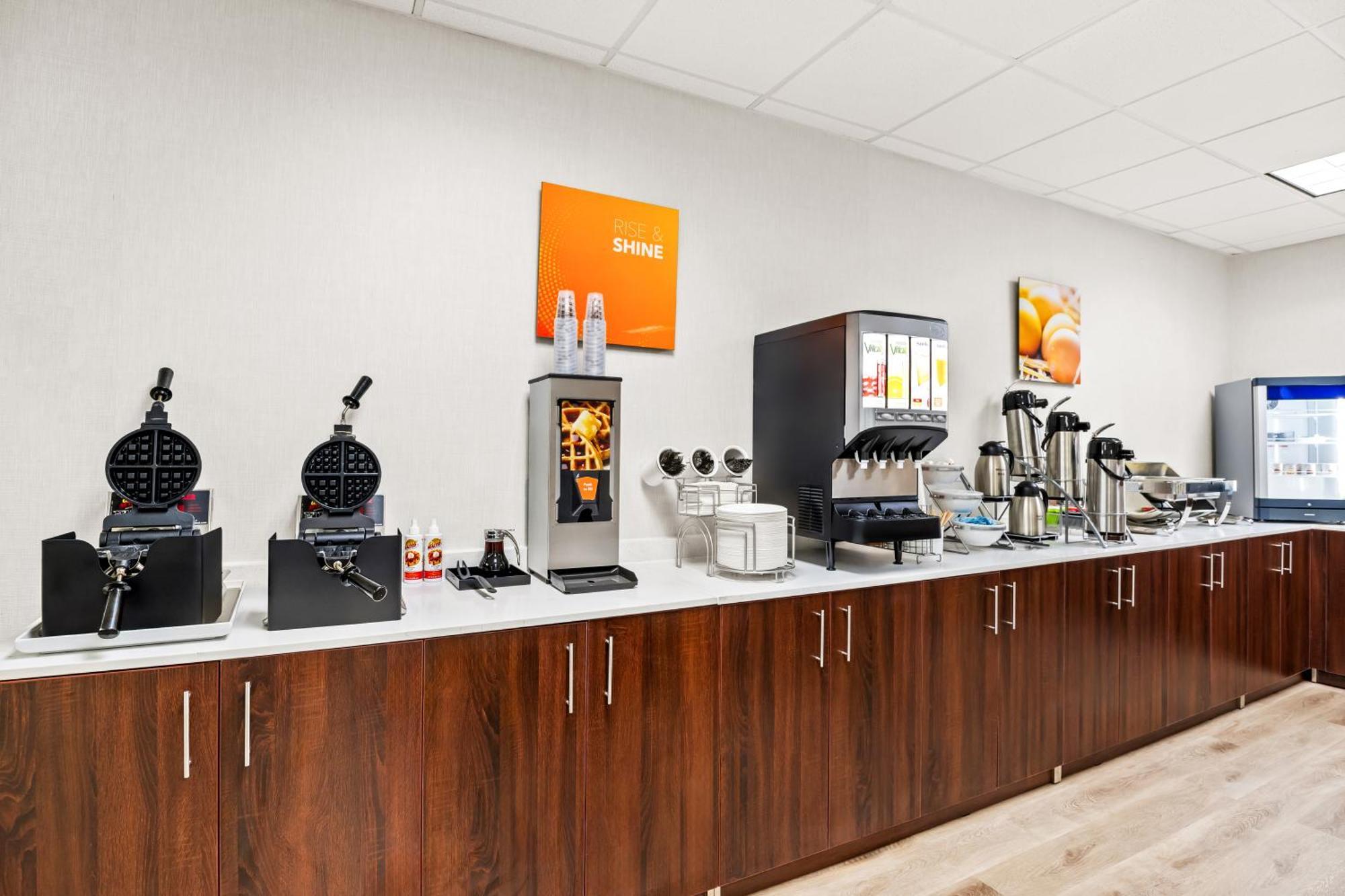 Comfort Inn & Suites Prince George - Fort Gregg מראה חיצוני תמונה